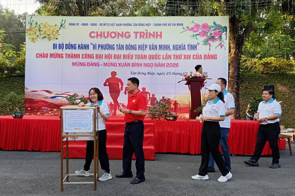 1.000 người đi bộ, quyên góp chăm lo Tết cho người nghèo