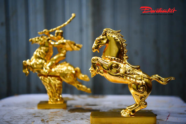 Ngựa Thánh Gióng “xuống núi”, khuấy động thị trường quà Tết Bính Ngọ 2026 Ngựa Thánh Gióng “xuống núi”, khuấy động thị trường quà Tết Bính Ngọ 2026