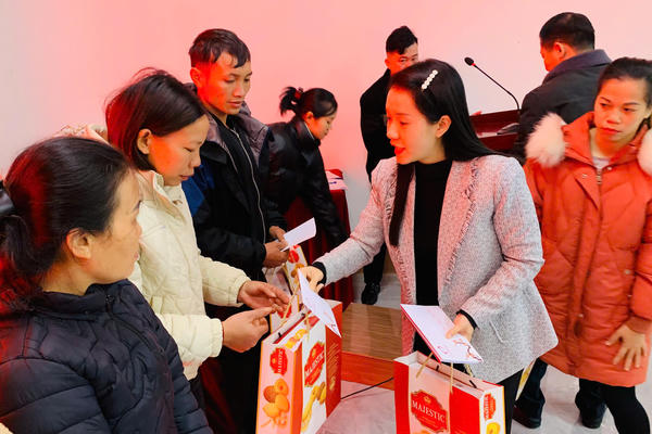 Mặt trận tỉnh Thái Nguyên trao hơn 8.600 suất quà “Tết vì người nghèo”