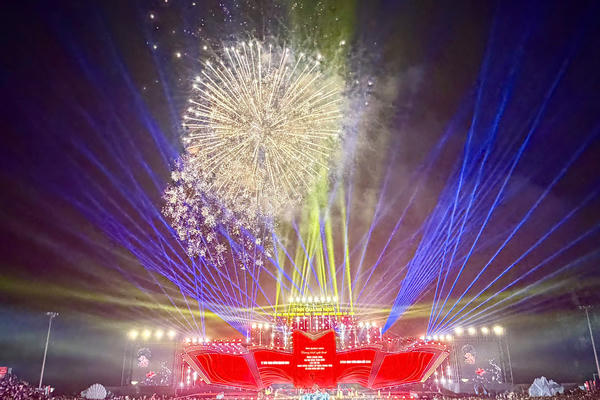 Tự hào theo Đảng quang vinh - Quảng Ninh vươn mình cất cánh Tự hào theo Đảng quang vinh - Quảng Ninh vươn mình cất cánh