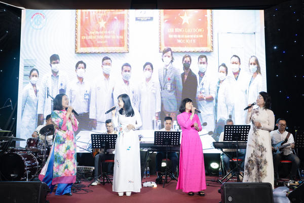 Bệnh viện Chợ Rẫy tổ chức đêm nhạc 'Ấm áp tình xuân' hỗ trợ bệnh nhân ở lại điều trị dịp Tết