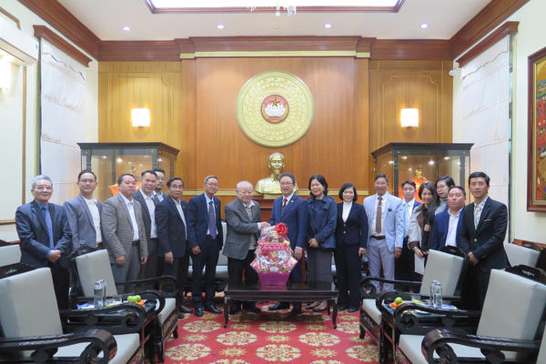 Các tổ chức tôn giáo đến thăm, chúc Tết ngôi nhà chung Mặt trận