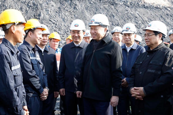 Tổng Bí thư Tô Lâm gặp mặt, chúc Tết công nhân ngành Than tại Quảng Ninh