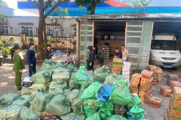 Quảng Ninh: Ngăn chặn gần 3,8 tấn thực phẩm không rõ nguồn gốc 'tuồn' ra thị trường