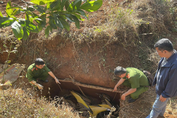 Gia Lai: Kêu gọi các cơ sở kinh doanh gỗ cung cấp manh mối vụ cướp ngân hàng