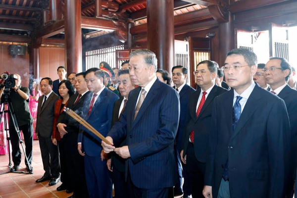 Tổng Bí thư Tô Lâm dâng hương tưởng niệm Chủ tịch Hồ Chí Minh tại Nghệ An Tổng Bí thư Tô Lâm dâng hương tưởng niệm Chủ tịch Hồ Chí Minh tại Nghệ An