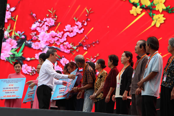 Tết 'Đoàn kết - trọn vẹn - nghĩa tình'