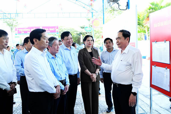 Chủ tịch Quốc hội Trần Thanh Mẫn khảo sát công tác chuẩn bị bầu cử tại xã Ba Sao, Đồng Tháp