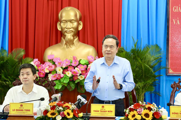 Chủ tịch Quốc hội làm việc với Uỷ ban Bầu cử TP Cần Thơ