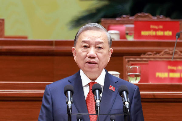 Vững bước dưới cờ Đảng