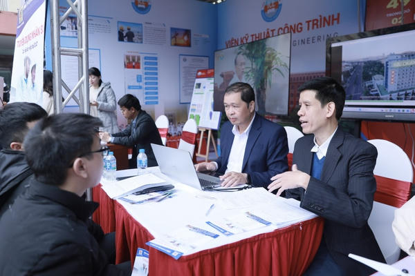 Tuyển sinh đại học 2026: Cân nhắc kỹ khi chọn ngành, chọn trường Tuyển sinh đại học 2026: Cân nhắc kỹ khi chọn ngành, chọn trường