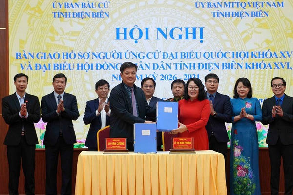 Mặt trận tỉnh Điện Biên nhận bàn giao hồ sơ người ứng cử đại biểu