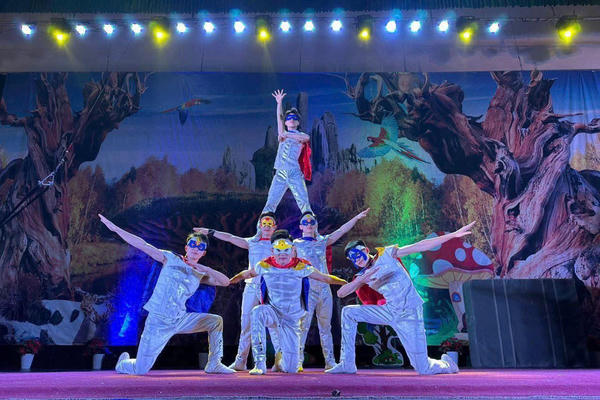 Sân khấu truyền thống trong cuộc cạnh tranh với giải trí hiện đại Sân khấu truyền thống trong cuộc cạnh tranh với giải trí hiện đại