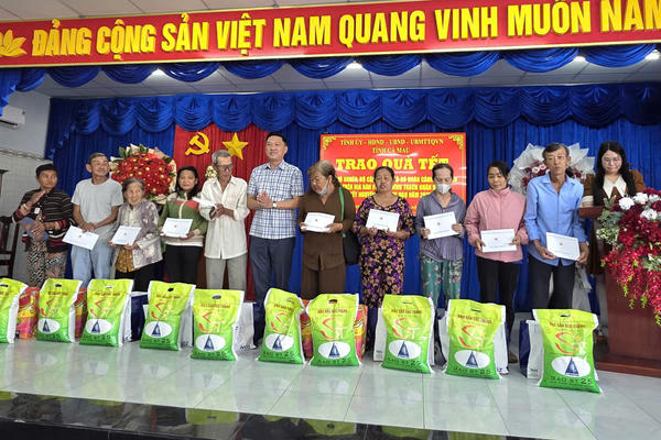 Xuân ấm đến người nghèo