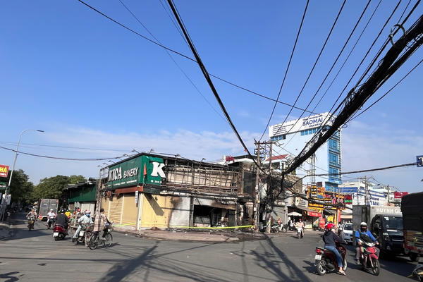 TP Hồ Chí Minh: Cháy tiệm bánh KICA, nhiều tài sản bị thiêu rụi