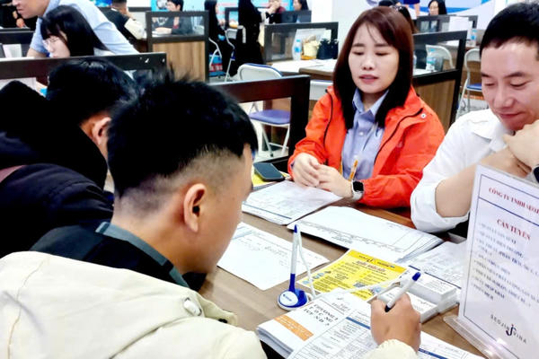 Thị trường lao động năm 2026: Doanh nghiệp trả lương “khủng” nhằm thu hút nhân lực