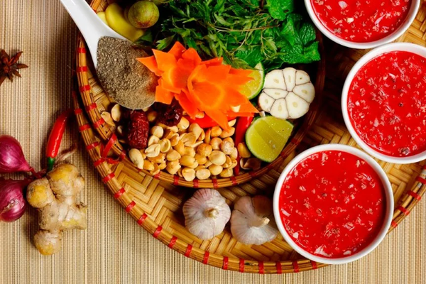 Tiết canh - món khoái khẩu tiềm ẩn rủi ro