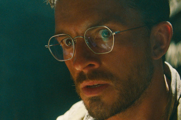 Kính gọng mảnh định hình phong cách nam giới