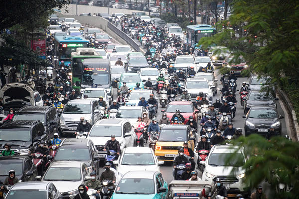 Giao thông Hà Nội: Chật vật những ngày sát Tết