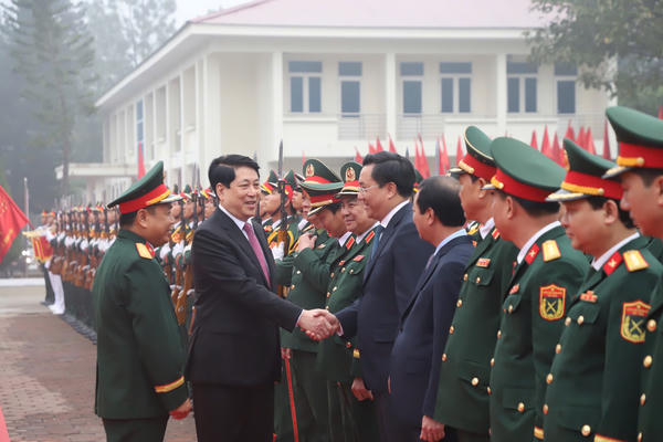 Chủ tịch nước Lương Cường thăm và chúc Tết Bộ Tư lệnh Quân khu 2