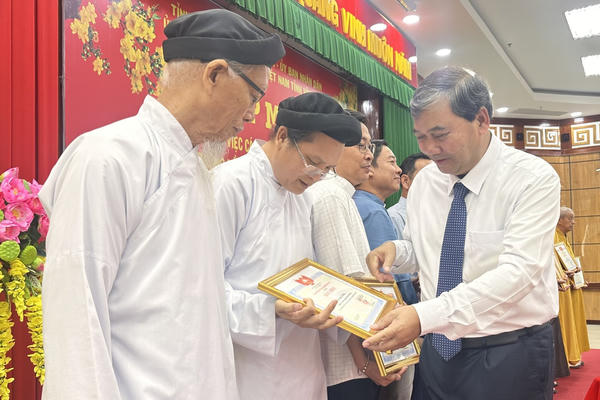 Vĩnh Long họp mặt chức sắc tôn giáo, người uy tín mừng Xuân Bính Ngọ năm 2026