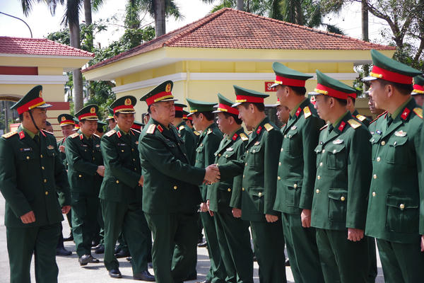 Đại tướng Nguyễn Trọng Nghĩa thăm, chúc Tết cán bộ, chiến sĩ tại Quảng Trị