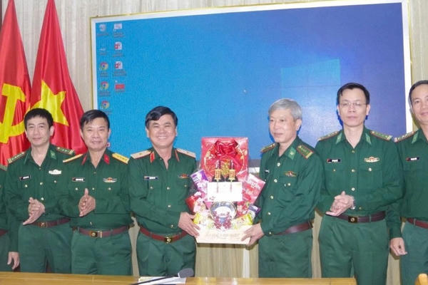 Ban Chỉ huy Bộ đội Biên phòng tỉnh Khánh Hòa thăm, chúc Tết Bộ Chỉ huy Quân sự tỉnh năm 2026