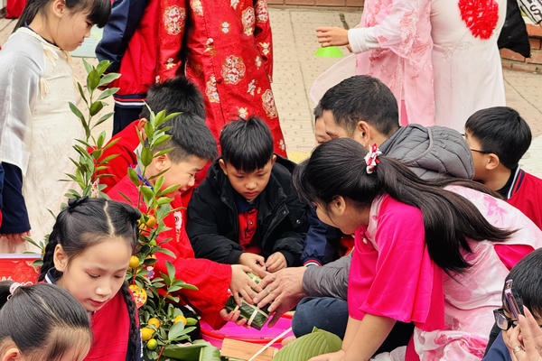 Học trò đón Tết và học cách cho đi