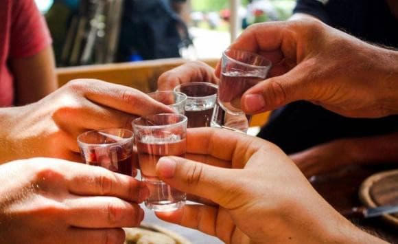 Ăn gì, uống thế nào để hạn chế say rượu ngày Tết?