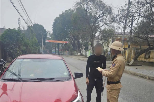 Phú Thọ: Cảnh sát giao thông hóa trang xử lý "xe ghép"