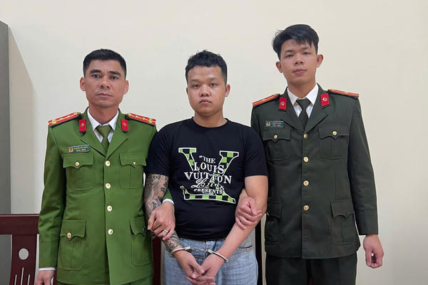 Bắt đối tượng truy nã từ Campuchia về quê ăn Tết