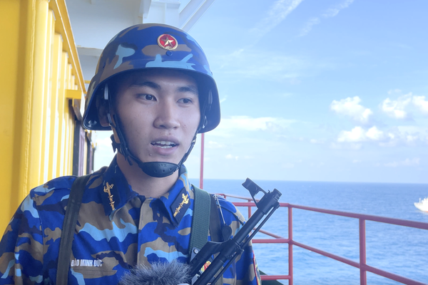 Chiến sĩ nhà giàn DK1 đón năm mới trên biển