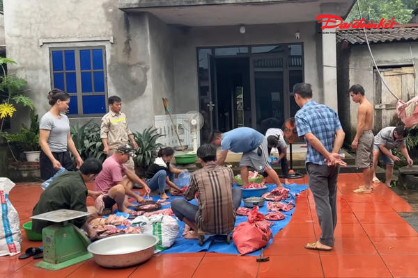 "Ăn đụng lợn" Tết - Nét xuân gắn kết bản làng người Dao Thái Nguyên