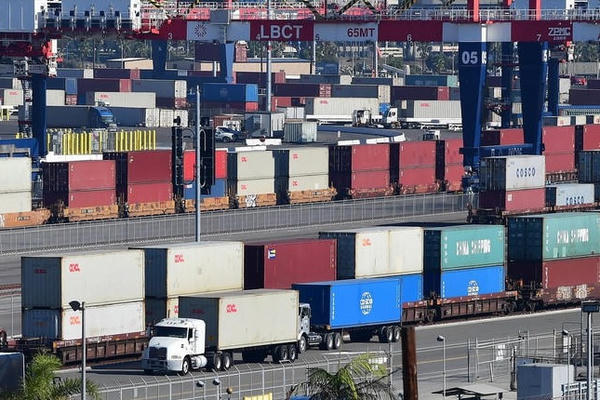 Tổng thống Trump tuyên bố tạm áp thuế toàn cầu 10% sau phán quyết của Tòa án Tối cao