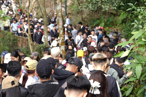 Khách về Yên Tử tăng gấp đôi