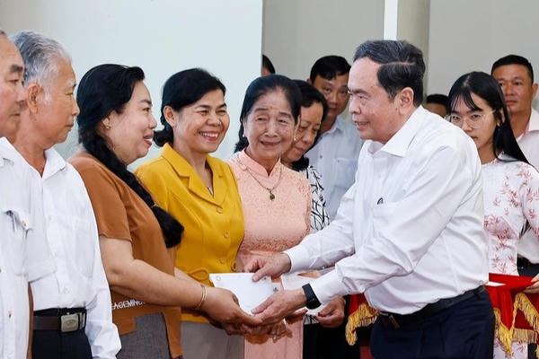 Hơn 3 triệu lượt người có công được tặng quà Tết với tổng kinh phí 2.600 tỷ đồng