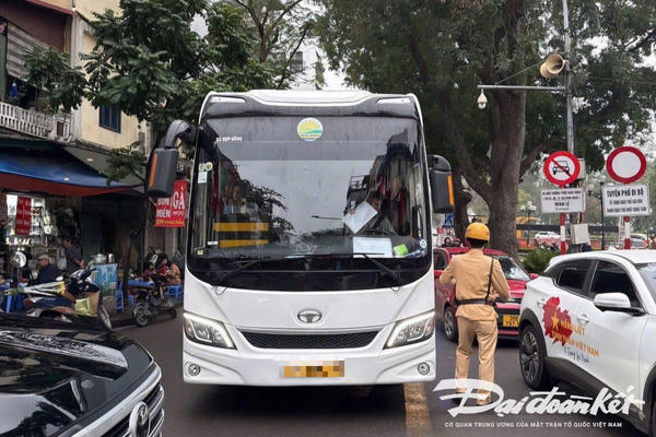 Hạn chế xe trên 16 chỗ ở phố cổ: 370 trường hợp bị xử lý, phạt hơn 273 triệu đồng