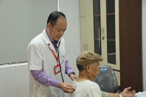 Để mọi người dân được khám sức khỏe định kỳ