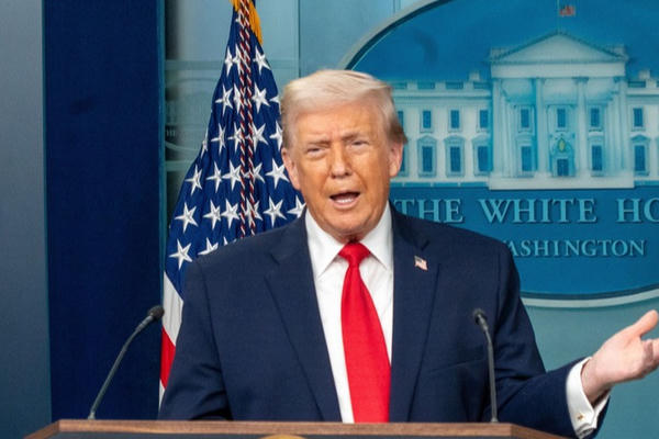 Ông Trump xác nhận Mỹ khởi động chiến dịch quân sự vào Iran Ông Trump xác nhận Mỹ khởi động chiến dịch quân sự vào Iran