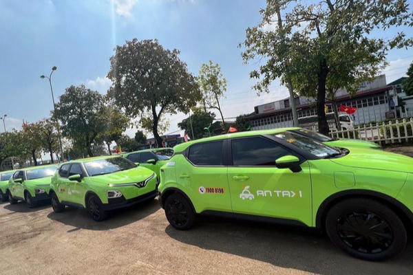 Năm 2030, Hà Nội hoàn thành chuyển đổi xe taxi chạy xăng, dầu sang sử dụng điện