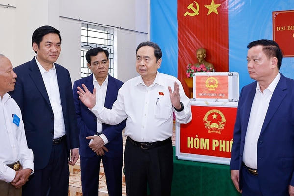 Chủ tịch Quốc hội giám sát, kiểm tra công tác bầu cử tại Nghệ An