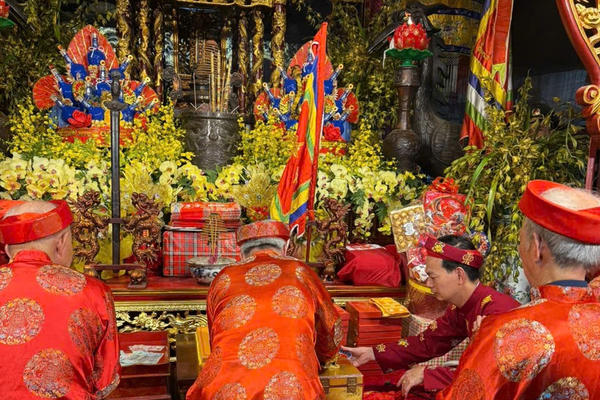 Ninh Bình: Đền Trần khai ấn trong điều kiện an ninh siết chặt Ninh Bình: Đền Trần khai ấn trong điều kiện an ninh siết chặt