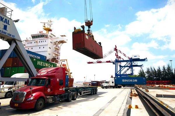 Phân quyền việc cấp phép gia công hàng hóa xuất nhập khẩu