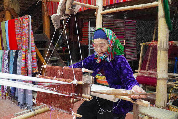 Những người giữ nghề dệt thổ cẩm giữa đại ngàn Pù Luông