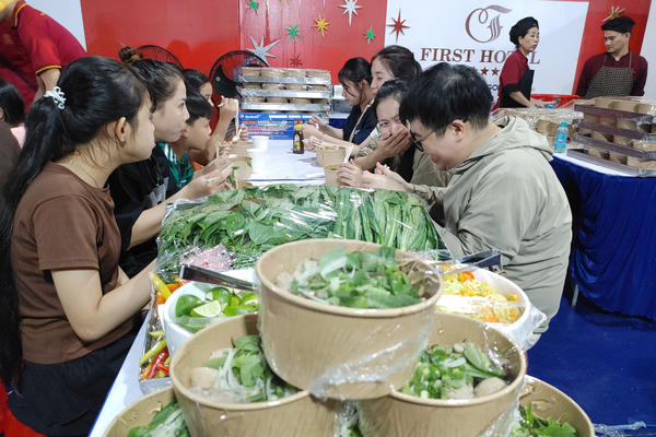 Đem 12.000 suất phở miễn phí đến cho công nhân và người lao động