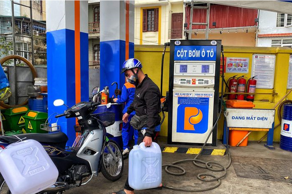 Tích trữ xăng dầu - lợi bất cập hại