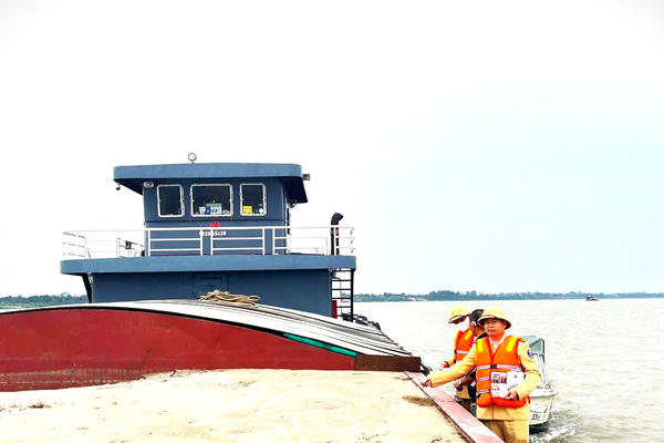 Hà Nội: Xử lý vi phạm an toàn giao thông đường thủy