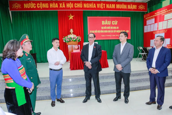 Phó Chủ tịch Quốc hội Trần Quang Phương kiểm tra công tác chuẩn bị bầu cử tại Thanh Hóa