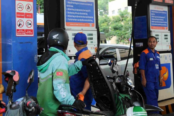 Trích lập quỹ bình ổn, giá xăng RON95-III lên 29.120 đồng/lít