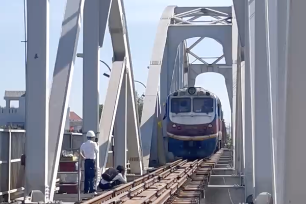 Cầu Ghềnh thông tuyến, tàu khách Bắc - Nam chạy trở lại